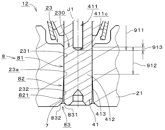 シャフト下端と保持孔の拡大断面図