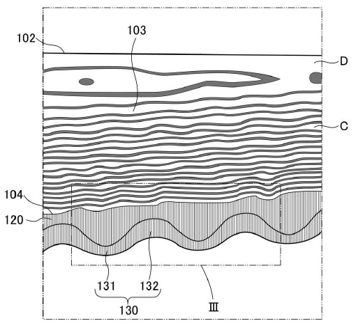 ダマスカス鋼の波紋と波刃が融合したナイフ側面図